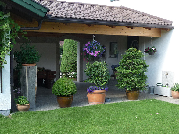 Hauseingang vom Garten aus