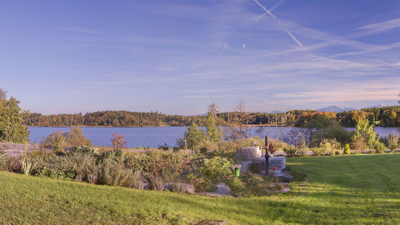 Garten mit Blick auf See