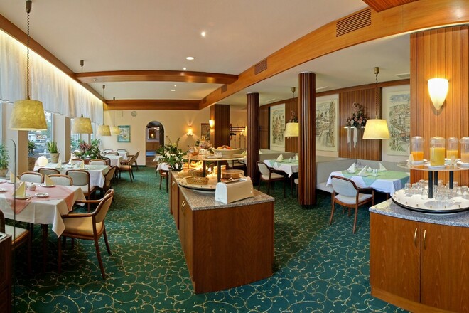 Parkhotel Crombach - - Frühstücksraum