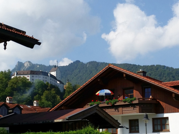 Blick auf die Ferienwohnung mit Balkon
