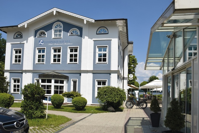 Hotel Luitpold Aussenansicht Eingang Rezeption
