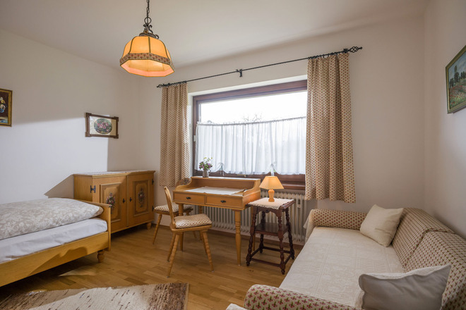 Einbettzimmer mit Schlafsofa