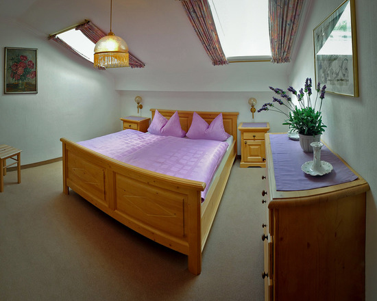 Schlafzimmer in der Mansardenwohnung