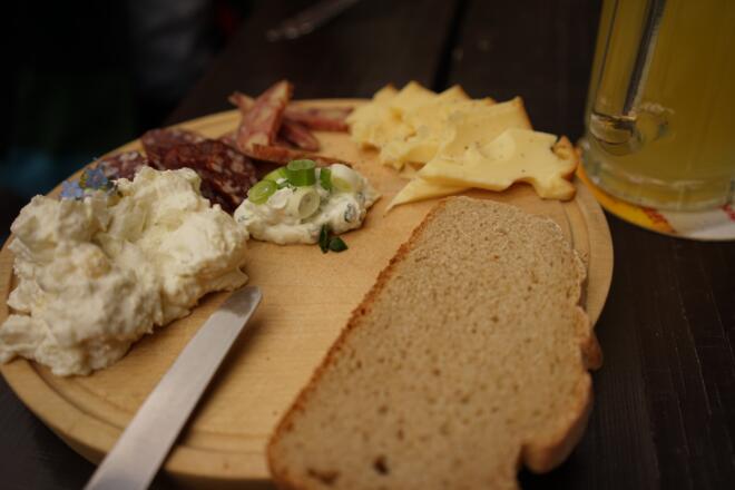 Körnerjause mit hausgemachten Bauernbrot