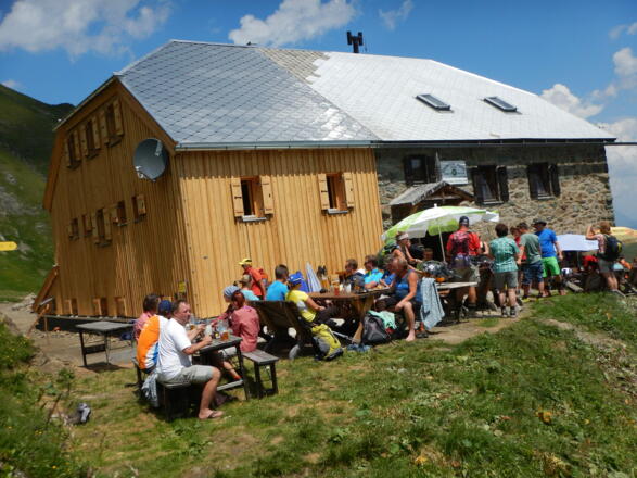 Gleiwitzer Hütte - Verdiente Brotzeit auf der Terasse