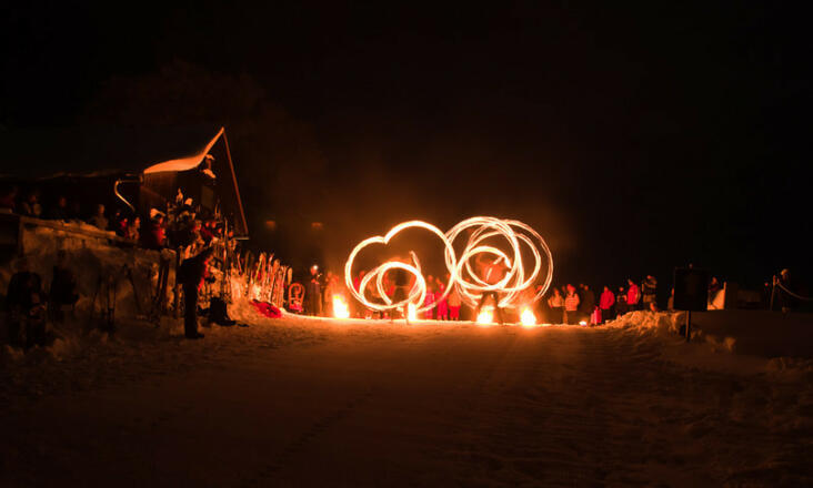 Feuershow auf der Schosser Hütte