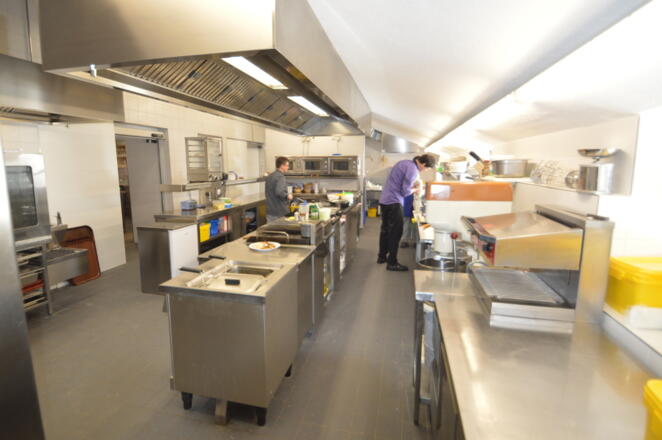 Die Visitenkarte der Albert-Link-Hütte: eine blitzeblanke Küche