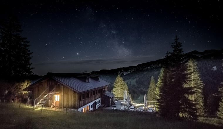 Nacht an der Hütte