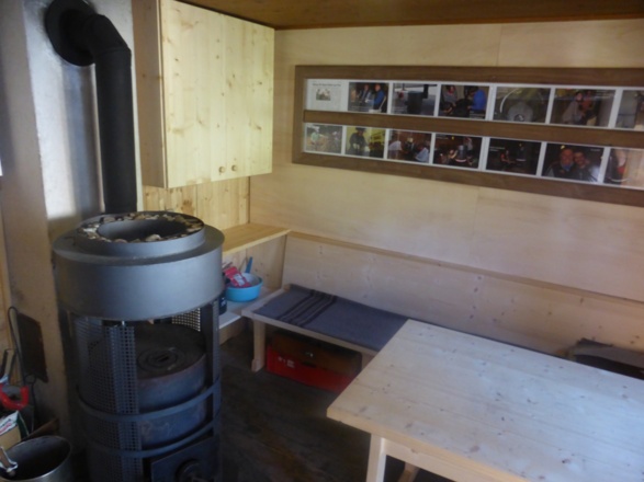 Der neue Nepalofen. Schmuckstück im Winterraum.