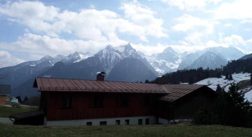 Schwabenhaus Rückseite mit Zwölfer und Zimba