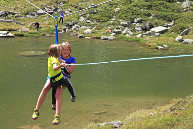 Flying Fox ueber dem Schwefelsee