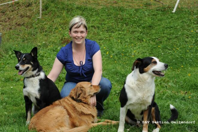 Alexandra mit den Hüttenhunden