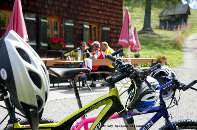 MTB Ziel der Innsbrucker Feierabendradler ist die Neue Magdeburger Hütte