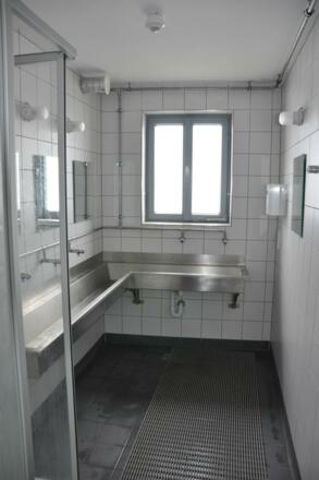 Luxus auf über 2.000 Meter: Sogar Duschen gibt es hier.