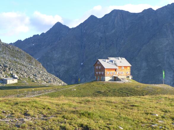 Neue Reichenberger Hütte von Nordwesten.