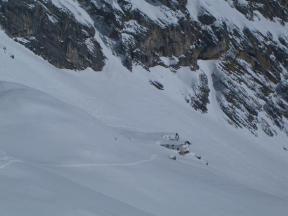 Die Knorrhütte ist im Winter geschlossen - Zu viel Schnee, zu groß die Lawinengefahr.