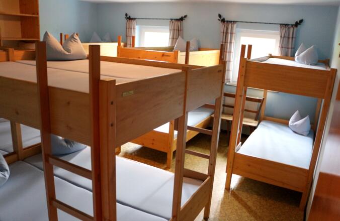 Großer Schlafraum mit 14 Betten