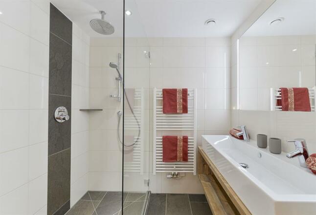 Suite Biberkopf, Bad