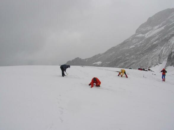 Übung: T-Anker setzen (Aufbaukurs Fels & Firn)