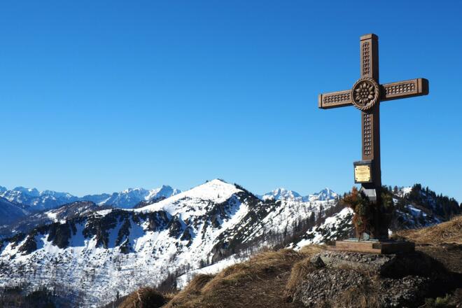 Burgspitz mit Almkogel (März)