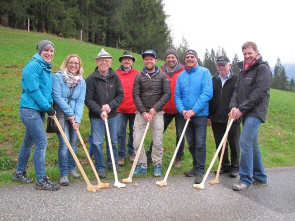 Die Ausschussmitglieder des TVB Annaberg-Lungötz haben die einzelnen Gaudi Golf Stationen in Eigenregie entworfen und gefertigt.