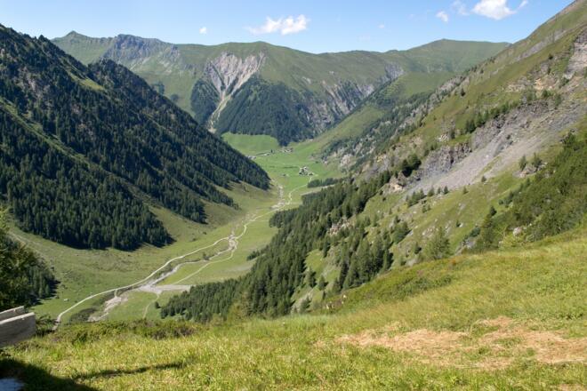 Blick hinaus nach Kasern