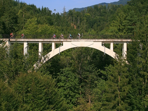 Auf der Trasse der ehemaligen Steyrtalbahn radeln © outdoorfriends