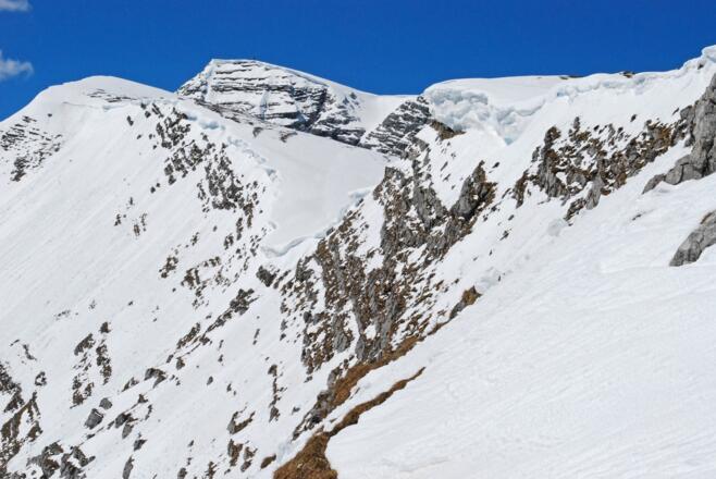 Blick vom Ausstieg aus der Großen Stofferkar-Rinne nach Westen zum Toten Mann und dem Warscheneck-Gipfel