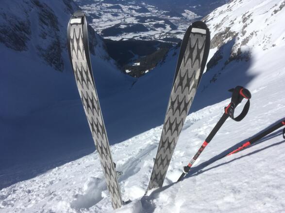 Schidepot mit Blick ins Garstnertal