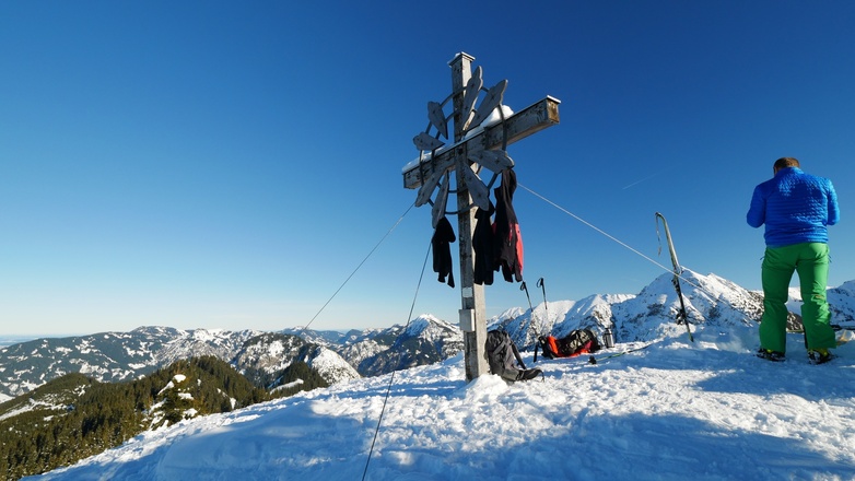 Gipfelkreuz am Sonnenkopf im Winter