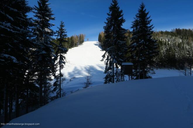 Auf der Südseite stiegen wir über eine "Piste" ab