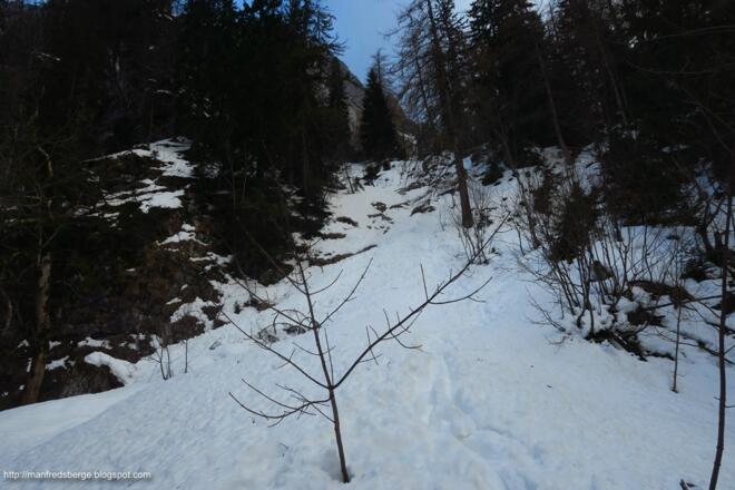 Ein Stück geht's durch den Wald
