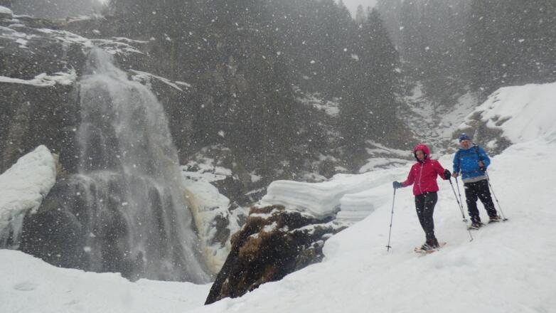 Wandern am Fuße der Krimmler Wasserfälle