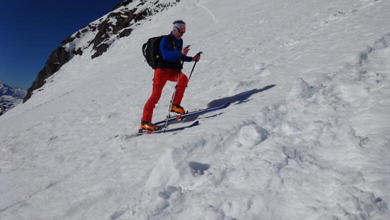... werden bei Firnverhältnissen spätestens ab 1800 m notwendig.