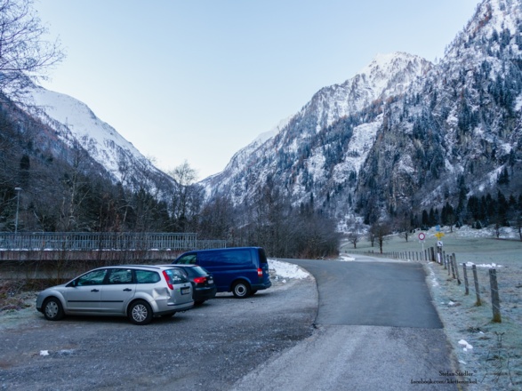 Parkmöglichkeit entlang der Schotterstraße