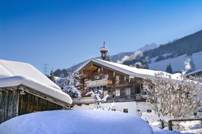 Winterwandern - Die Wanderungen führen an traditionelle Bauernhöfen vorbei