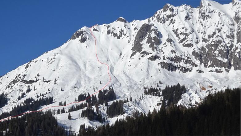 Die Lausköpfe - eine Reihe von Graterhebungen im langen SW-Grat zum Lamkopf (2846 m) - mit dem ungefähren Routenverlauf.