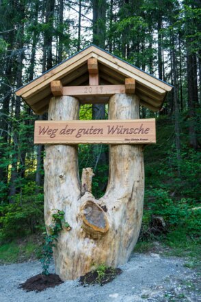 Eingangsportal zum Weg der guten Wünsche in Flachau