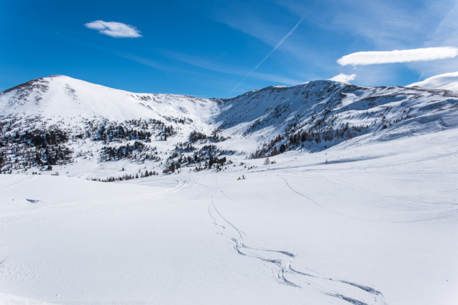 Talkessel mit Abfahrtsspuren
