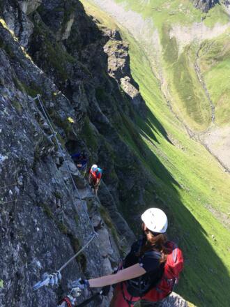 Erste Wand im Klettersteig