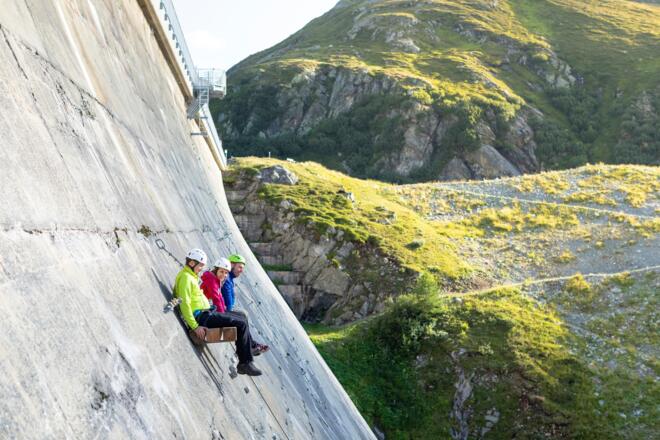 Sitzbank im Staumauer-Klettersteig Silvrettasee