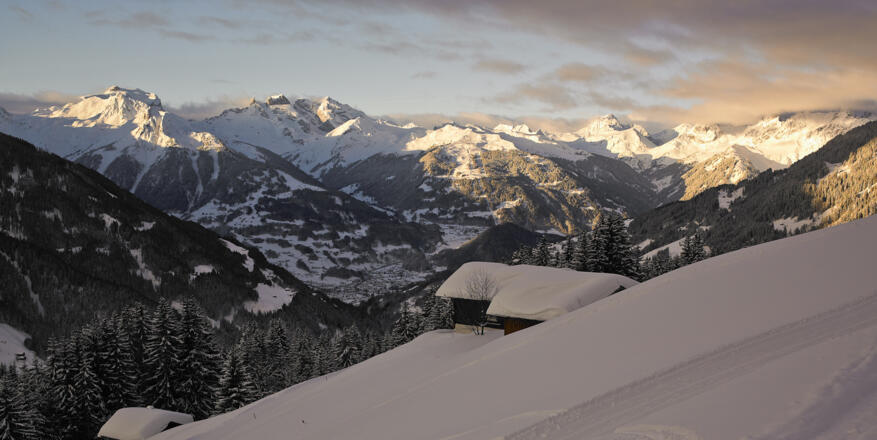 Das Bergmassiv des Rätikons ist immer wieder zu sehen.