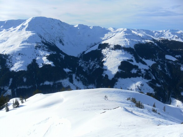rechts Steinberganstieg, links Steinbergsteinabfahrt