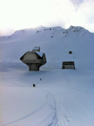 Vorbei am Star Wars Lüftungsturm