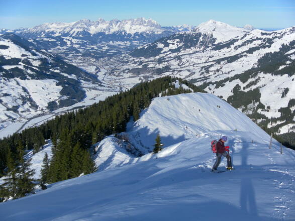 am NW-Gratrücken hoch über Kitzbühel