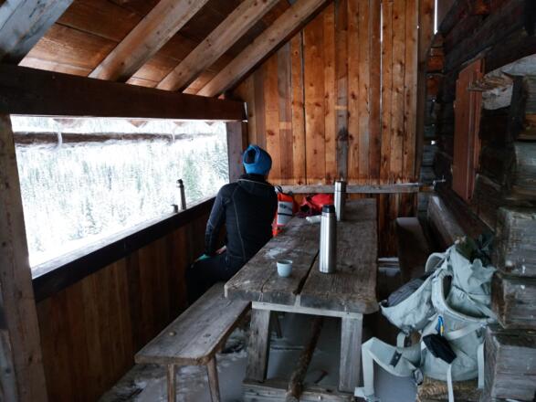 Esseralm, 1593 m_prima Sitzgelegenheit!_Samstag, 30. Dezember 2017 14:04:16