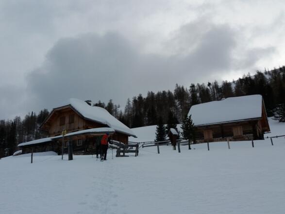 Die verschlossenen Gebäude der Laußnitzhütte auf ca. 1839 m.