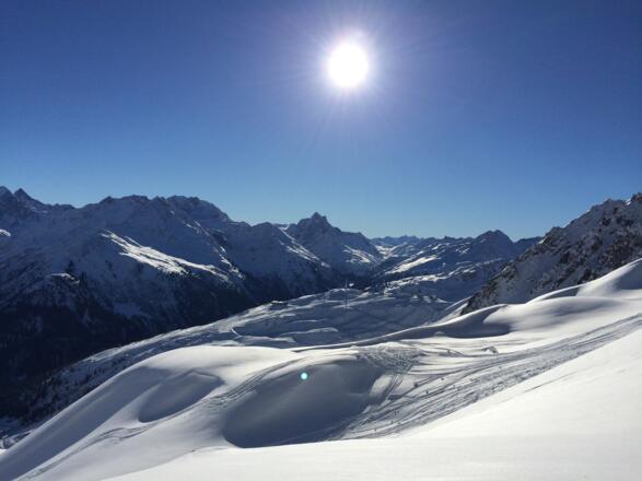 Abwechslungsreiches kupiertes Gelände im Mittelteil