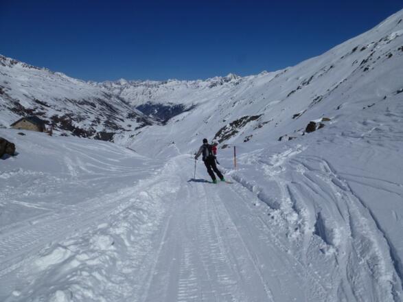 Abfahrt hinunter zur Schönwieshütte 2266m.