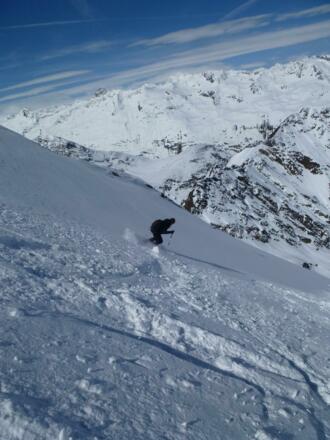 Bei solchen Schnee- und Lawinenbedingungen ist die Abfahrt über die Nordflanke natürlich ein absolutes Vergnügen